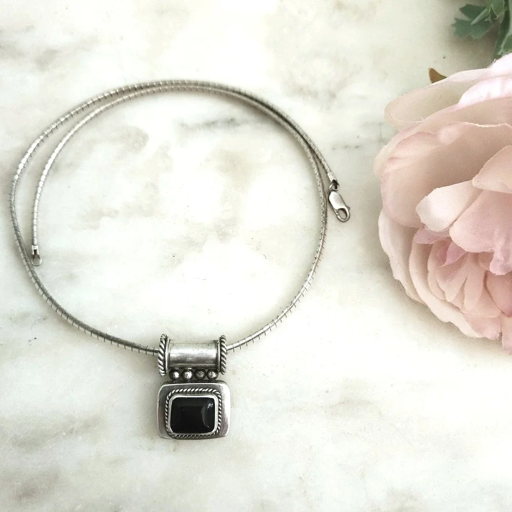 Vintage Omega Chain Necklace Onyx Cushion Stone Pendant‎ 18